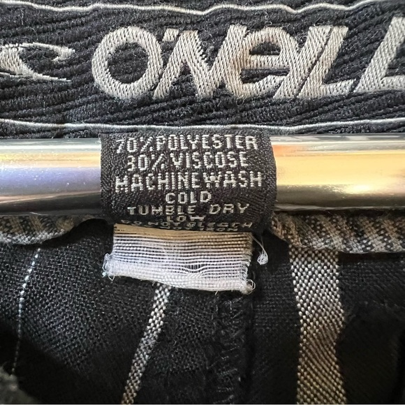 O’Neill Men’s Black & White Plaid Bermuda Length Shorts Size 30 EUC - Picture 9 of 10